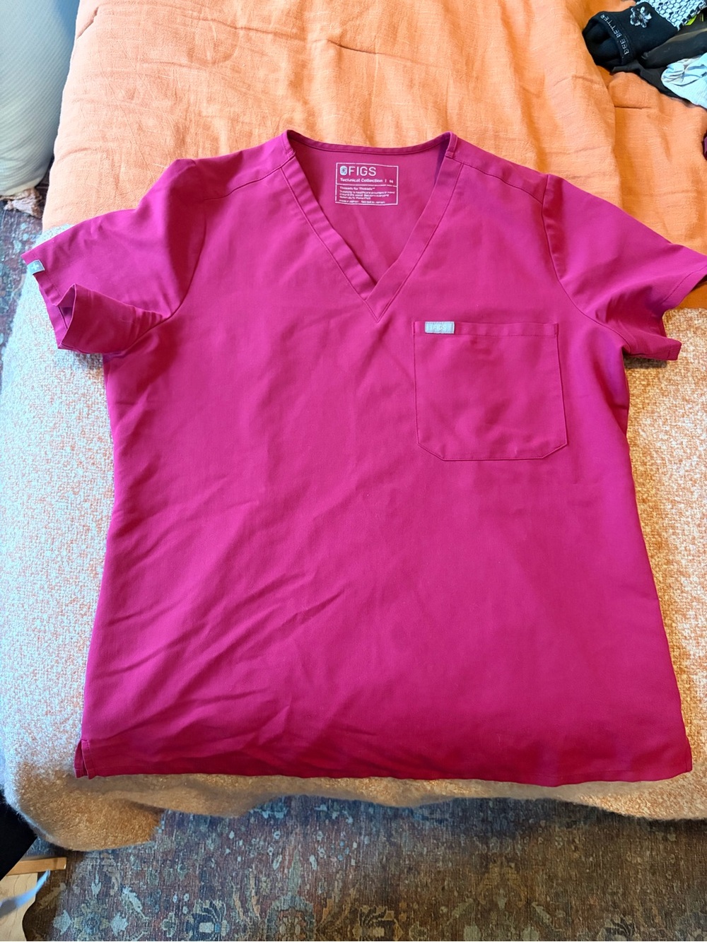 FIGS Catarina One Pocket Top in Dark Magenta